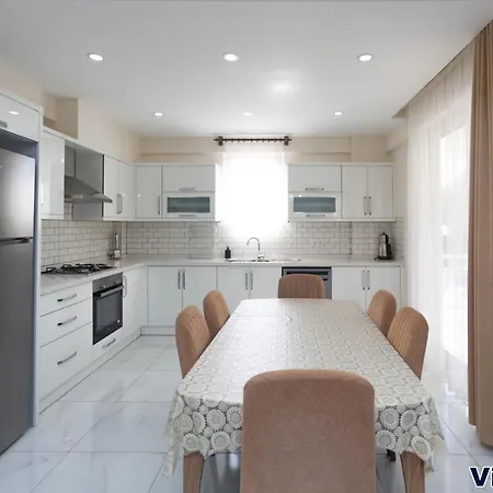 Villa Olive 무글라
